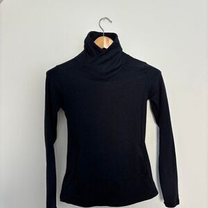 Calli Women's Black and Navy Top